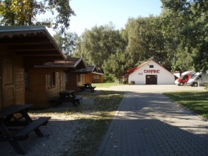 prijezd---budova-camping.jpg